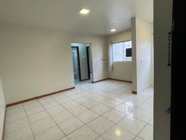 #120 - Apartamento para Venda em Criciúma - SC - 2